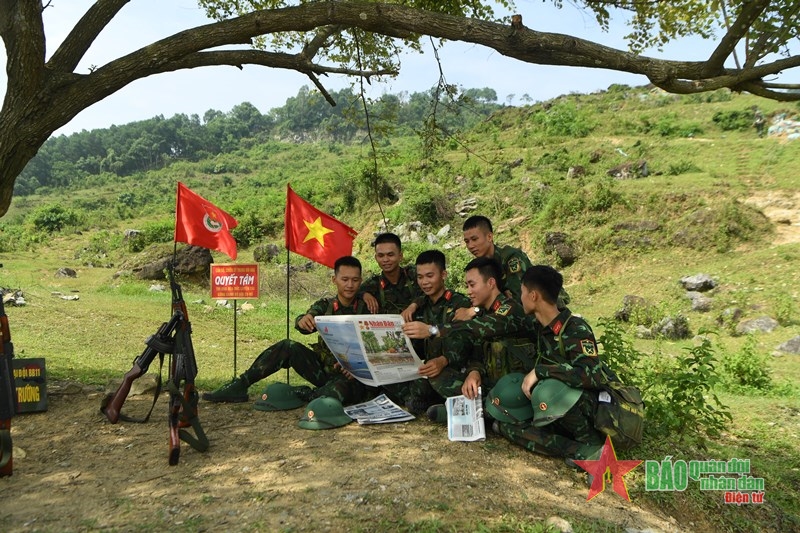 Phút giải lao sau giờ luyện tập căng thẳng.